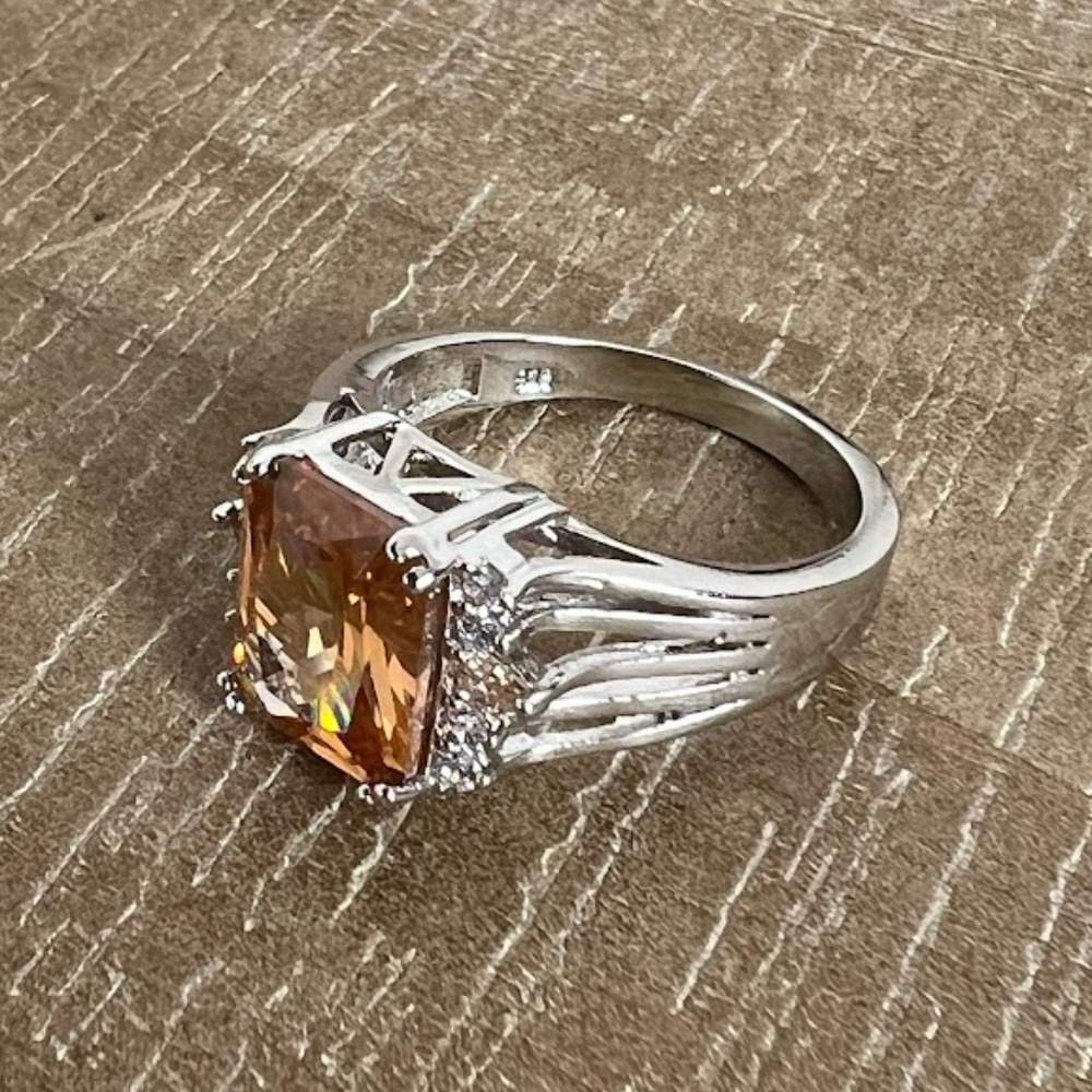 Light Amber Square Cut Stone 925 Sterling Ring NWOT 🎉Host Pick🎉 - Picture 5 of 11